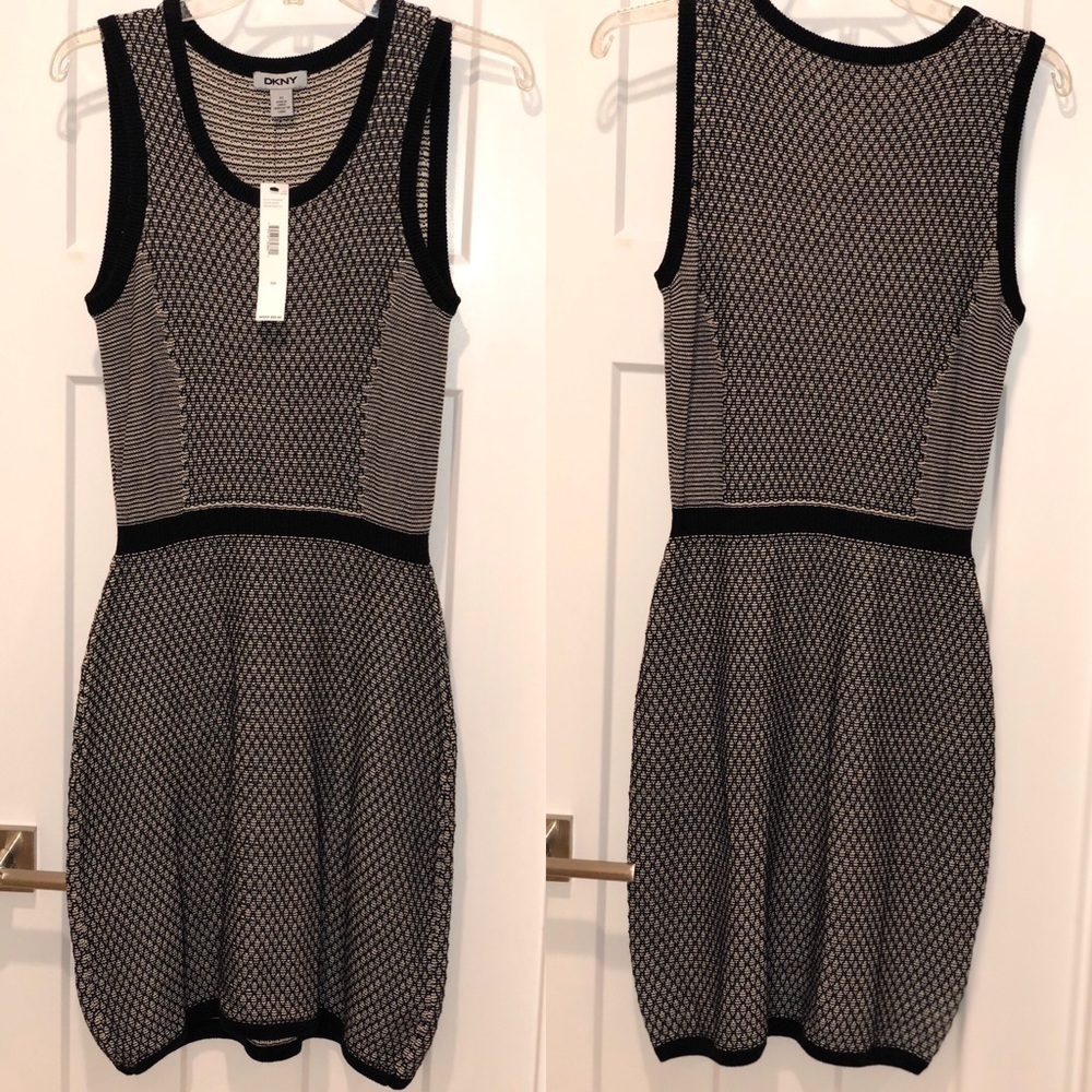 𝅺NWT DKNY Black and White Knit Dress